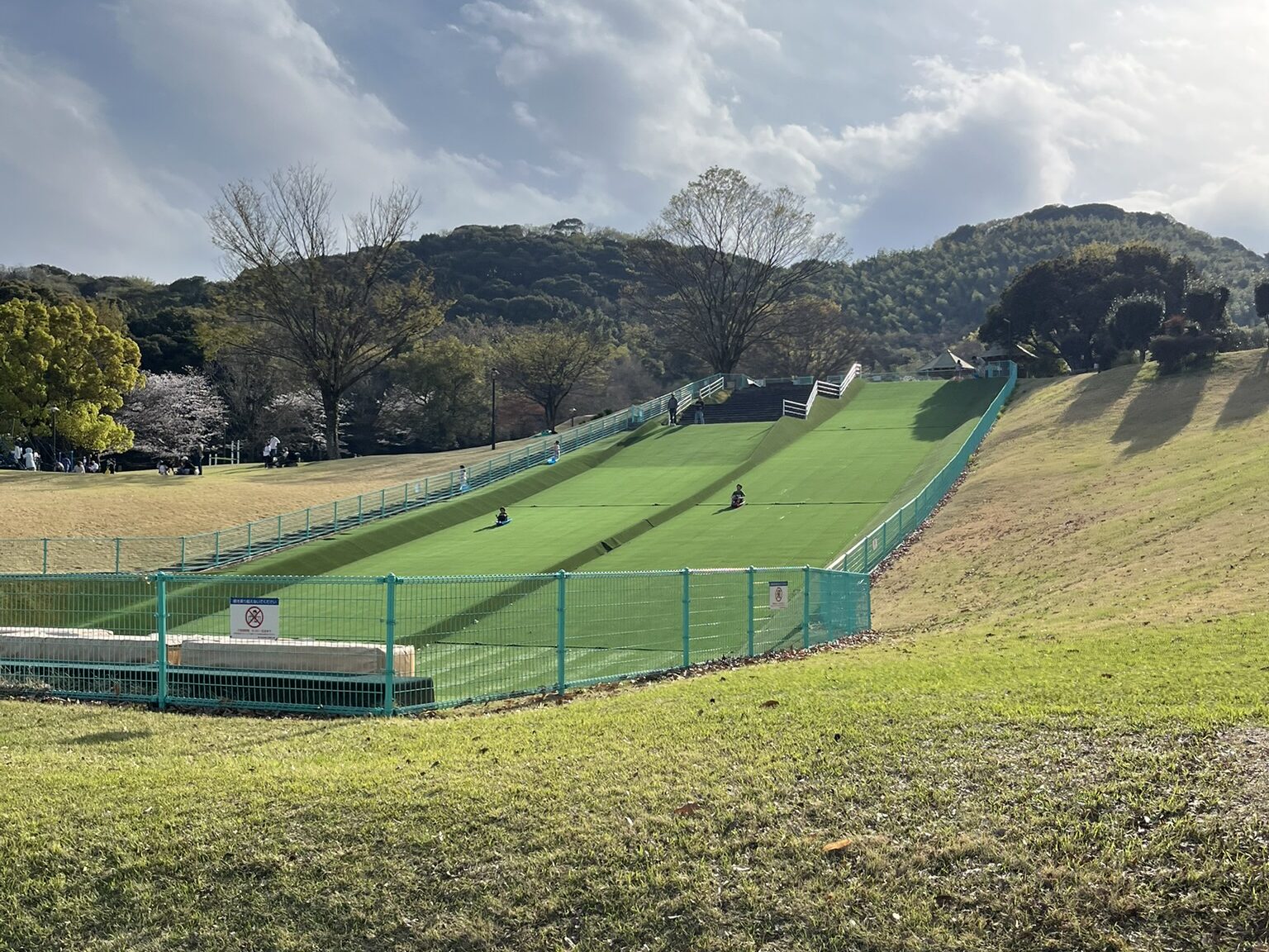 運動公園　草ソリゲレンデ